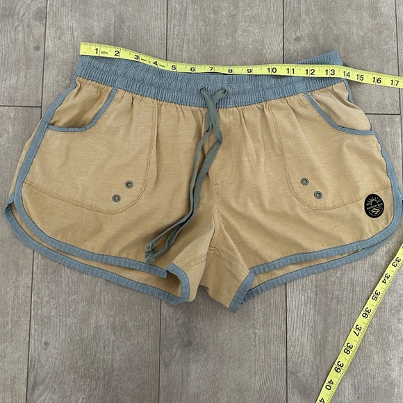 Rare United By Blue Women’s Athletic shorts size small - Picture 7 of 16